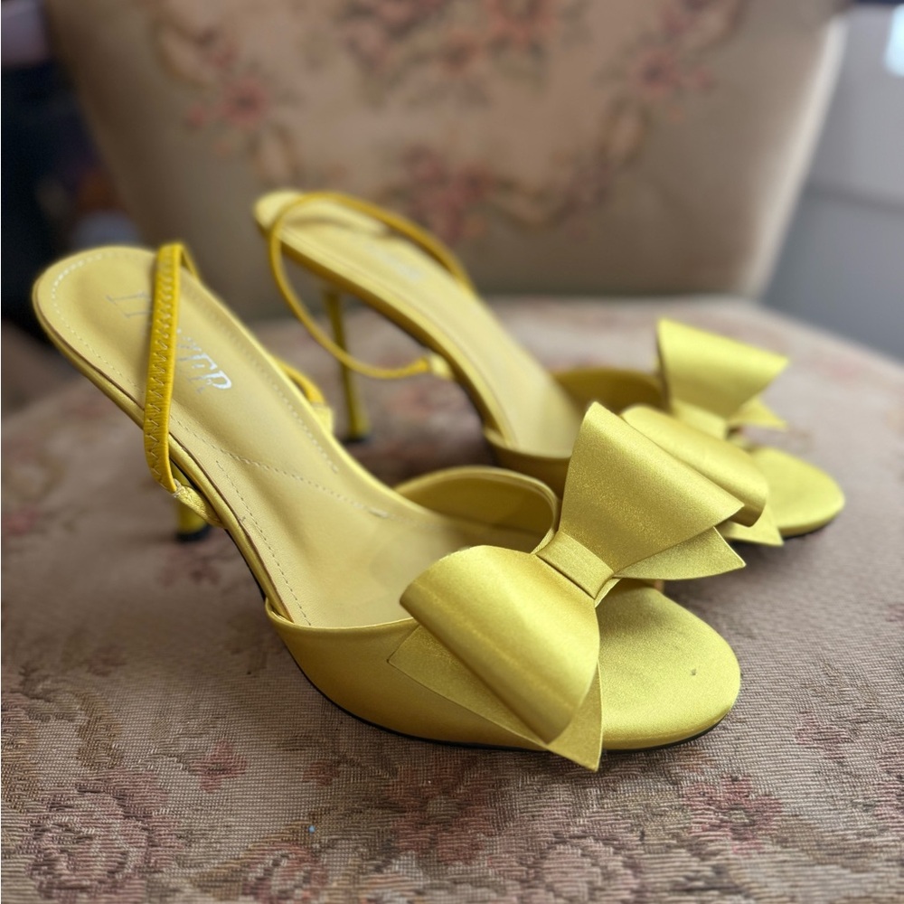 Elegant Yellow Satin Women's Heels with Bow S9.5